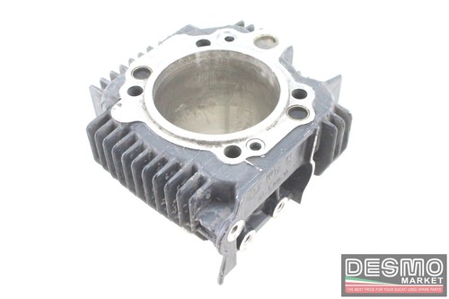 Horizontal cylinder and piston