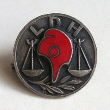 ANCIEN INSIGNE de BOUTONNIERE LDH LIGUE DES DROITS DE L' HOMME - diamètre 2cm