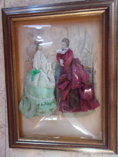 gravure de mode illustrée habillée encadrée Mme Bréant-Castel verre bombé