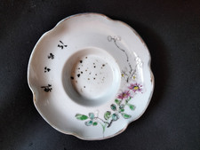 Sous-tasse? coupelle en porcelaine de Chine à fleurs / Sinogrammes XIXe? XXe?