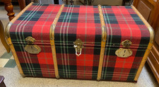 GRANDE MALLE DE VOYAGE CAPITONNEE TISSU TARTAN ANGLAIS ROUGE VERT ET NOIR