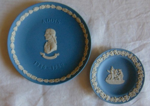 Superbe petite assiette - petite, et