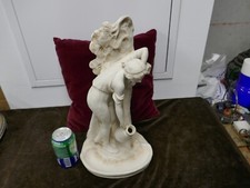 Royal Dux,femme puisant de