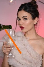 Photo taille au choix  VICTORIA JUSTICE (1035)