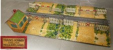 # 1 Hornby  Passage à niveau avec maison garde barrière train échelle 0 - 1950