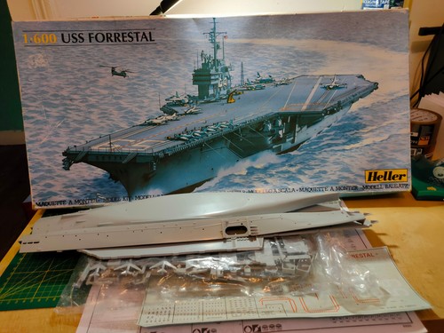 Heller 600 uss forrestal - 1/600,