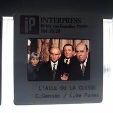 L’AILE OU LA CUISSE - LOUIS DE FUNES , COLUCHE - DIAPOSITIVE DE PRESSE - SLIDE