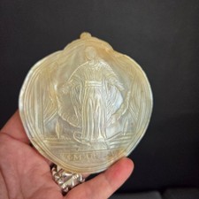 Grande Nacre Reliquaire Santa