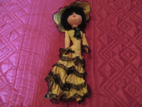 Poupee papier maché - en,