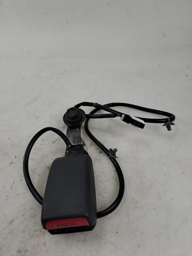 Attache ceinture avant - , gauche