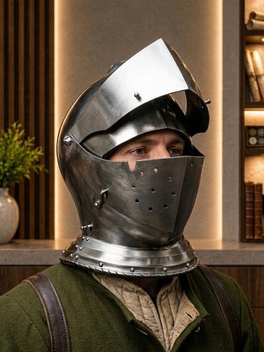Casque médiéval fermé