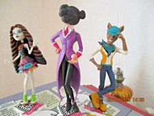 Trois Figurines de collection Doll Monster High avec socle parfait etat