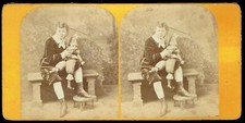 ENFANT AU POLICHINELLE  Photo stéréoscopique sur papier albuminé vers 1880 