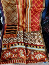 foulard en LONG MOUSSELINE DE soie  Yves saint Laurent dans sa pochette d origin