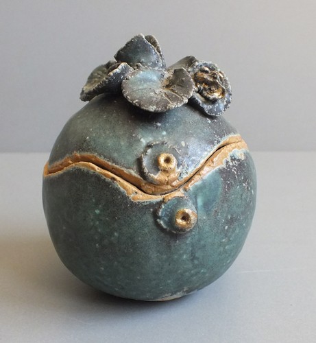 Joli pot couvert gres - pot,