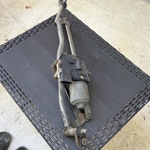 Moteur essuie glace avant - moteur,