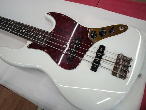 Guitare basse électrique