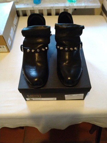 Bottines cuir noir cloutées