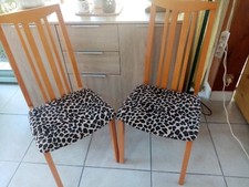 CHAISES DE SALLE A MANGER EN BOIS ORME CLAIR ASSISE TISSU  STYLE LEOPARD