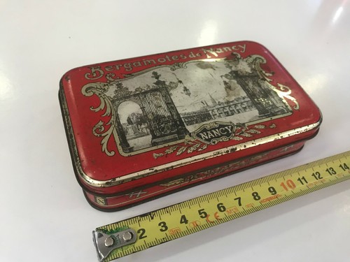 Ancienne boite publicitaire - ancienne,