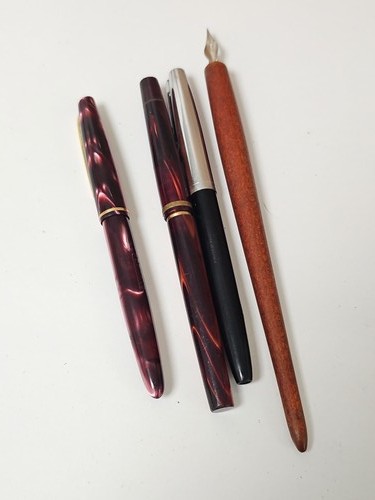 Lot stylos plume variés - de,