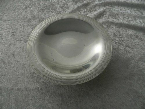 Ancien plat assiette sur - , pied
