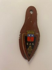 INSIGNE MILITAIRE ECOLE DU GENIE AVEC EMAUX ET ARMURE SUR SUPPORT CUIR