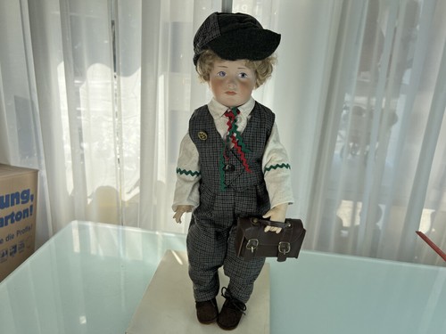 Poupée tête porcelaine - , 53