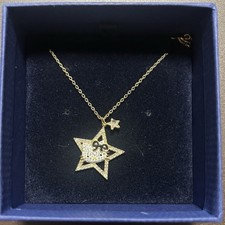Collier en forme d'étoile
