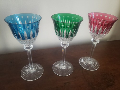Trois verres vin - trois, à