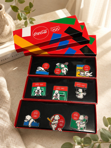Coca cola pin - cola, set
