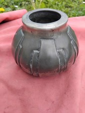 vase en  Etain repoussé