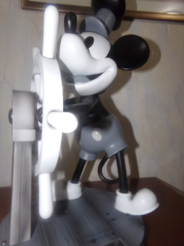 Disney figurine steamboat - disney,