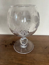 Vase en cristal taillé , forme Verre Rince Raisin , décor Vigne et grappe