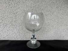 Grand verre ballon en verre soufflé – décor gravé de fleurs