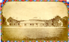 Belle maison, manoir de style anglais à identifier  Vintage albumen print.  Ti
