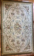 Tapis Savonnerie au petit point, XXe, motifs instruments de musique