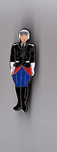 Pin tenue militaire - pin's,