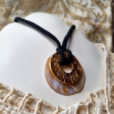 Collier Créateur Paris Disque Astrologique Plaqué Or Signé Nacre Cordon Coton 