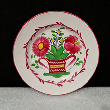 Assiette décorative en faïence de saint Clément à décor de fleurs - XXe