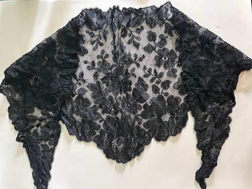 Ancienne mantille noire
