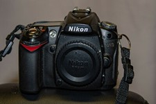 Appareil photo numérique NIKON D90 boitier nu avec chargeur + 3 batteries