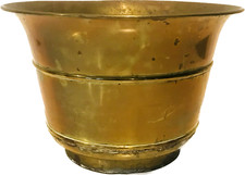 panier en cuivre jaune travail formant cache pot . XX siècle .