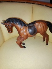 Grand cheval tout en cuir