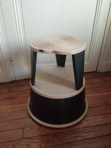 Ancien tabouret marche pied - marche,
