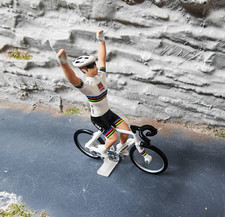 CYCLISTE Norev Atlas UAE Pogacar maillot jaune v2. 2025 Tour de France 1/43e