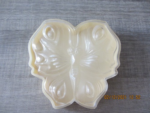 Ancienne boite forme - ancienne, papillon