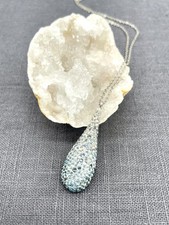 Chaîne et pendentif forme de