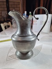 Pichet ancien en métal