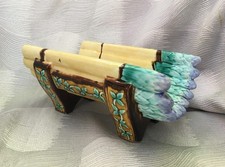 Plat égouttoir à asperges, en barbotine,  majolique,  1900, Longchamp ?